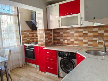 5 otaqlı köhnə tikili - Yeni Günəşli q. - 110 m²