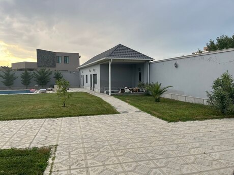 6 otaqlı həyət evi/bağ evi - Novxanı q. - 280 m²