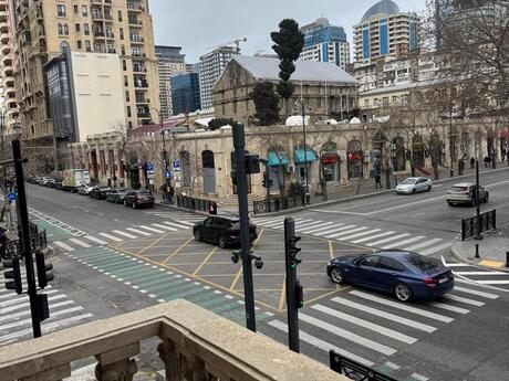 Elan №5997600 - Bakı, 28 May m., 3 otaqlı, 90 m², 2/5 mərtəbə