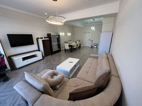 6 otaqlı həyət evi/bağ evi - Abşeron r. - 207 m²