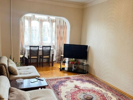 3 otaqlı köhnə tikili - Azadlıq Prospekti m. - 90 m²