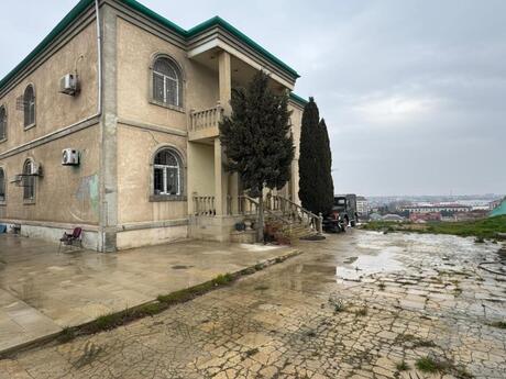 8 otaqlı həyət evi/bağ evi - Qara Qarayev m. - 600 m²