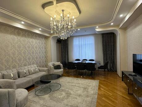 4 otaqlı yeni tikili - 8 Noyabr m. - 172 m²