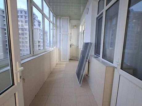 4 otaqlı yeni tikili - İnşaatçılar m. - 160 m²
