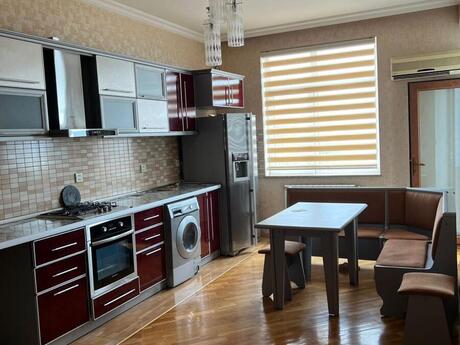 3 otaqlı yeni tikili - 8 Noyabr m. - 142 m²