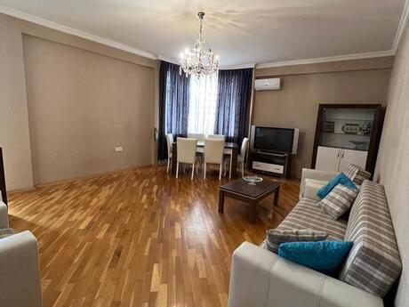 3 otaqlı yeni tikili - 8 Noyabr m. - 142 m²
