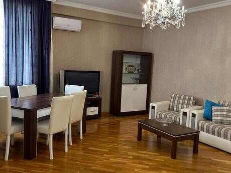 Elan №5998563 - Bakı, 8 Noyabr m., 3 otaqlı, 142 m², 10/17 mərtəbə