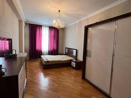 3 otaqlı yeni tikili - 8 Noyabr m. - 142 m²
