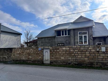 Satılır 12 otaqlı həyət evi/bağ evi 240 m², Qəbələ