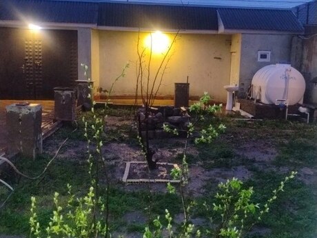 Satılır 8 otaqlı həyət evi/bağ evi 300 m², Binə q.