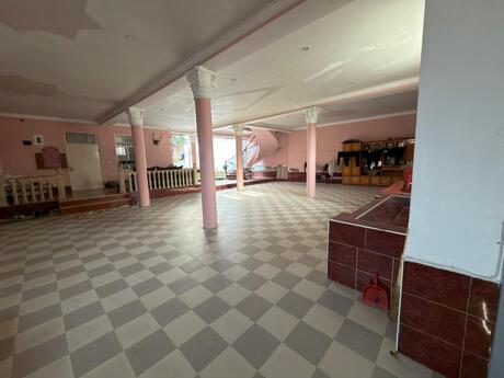 8 otaqlı həyət evi/bağ evi - Bakıxanov q. - 400 m²
