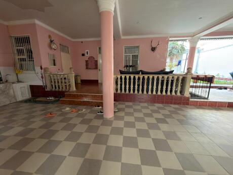 8 otaqlı həyət evi/bağ evi - Bakıxanov q. - 400 m²
