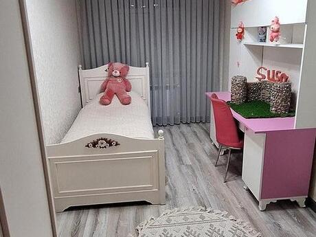 Satlr 4 otaql khn tikili 110 m, Memar cmi m.