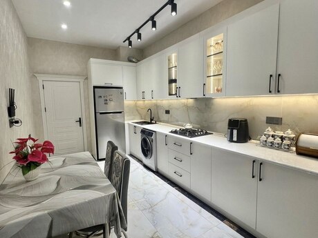 Elan №5999302 - Bakı, Qara Qarayev m., 2 otaqlı, 90 m², 3/14 mərtəbə