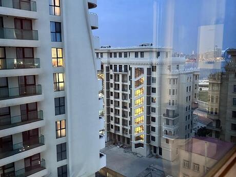 Elan №5999380 - Bakı, Bayıl q., 3 otaqlı, 128 m², 5/16 mərtəbə