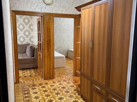 3 otaqlı köhnə tikili - Bakıxanov q. - 81 m²