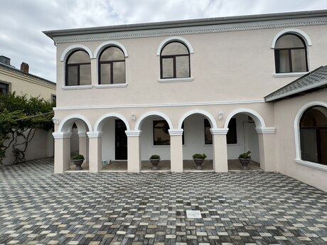6 otaqlı həyət evi/bağ evi - Mərdəkan q. - 300 m²