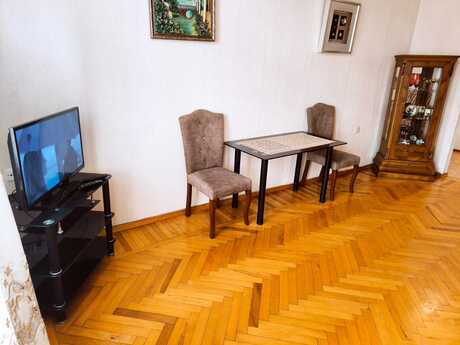 2 otaqlı köhnə tikili - 28 May m. - 50 m²