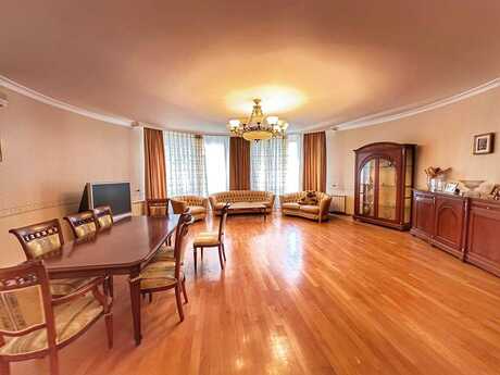 4-комн. новостройка - м. 28 мая - 240 м²