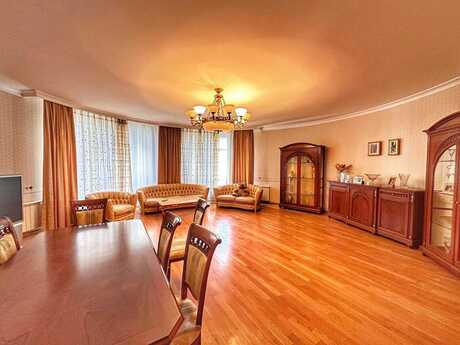 4-комн. новостройка - м. 28 мая - 240 м²