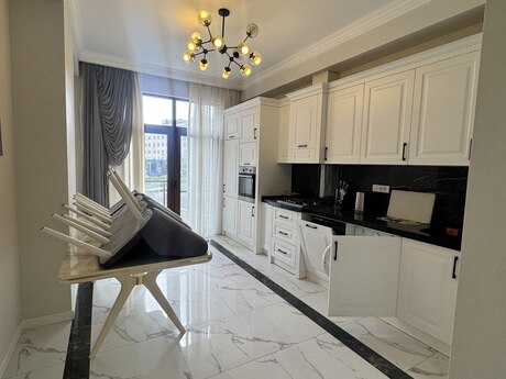 3-комн. новостройка - м. Элмляр Академиясы - 166 м²