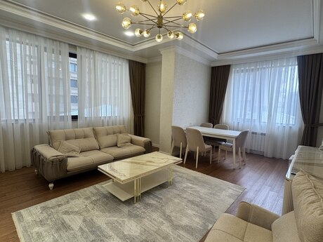 3-комн. новостройка - м. Элмляр Академиясы - 166 м²