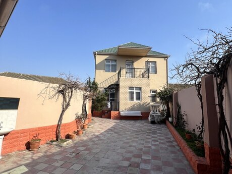 Satılır 7 otaqlı həyət evi/bağ evi 250 m², Yeni Ramana q.