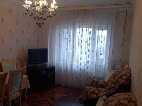 3 otaqlı köhnə tikili - Bakıxanov q. - 85 m²