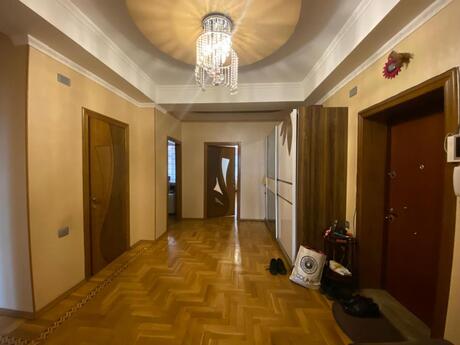 3 otaqlı yeni tikili - Şah İsmayıl Xətai m. - 125 m²