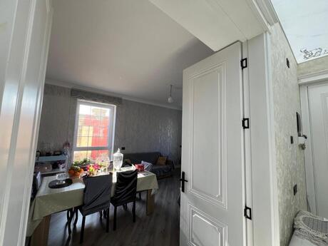 7 otaqlı həyət evi/bağ evi - Bülbülə q. - 250 m²