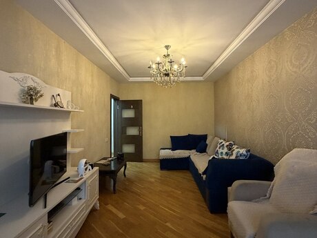 4 otaqlı köhnə tikili - Bakıxanov q. - 100 m²