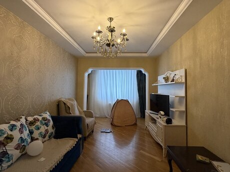 4 otaqlı köhnə tikili - Bakıxanov q. - 100 m²