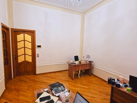 2-комн. офис - м. Сахил - 70 м²
