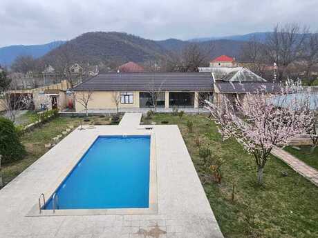 8 otaqlı həyət evi/bağ evi - Qəbələ - 260 m²
