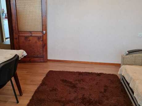 2 otaqlı köhnə tikili - Azadlıq Prospekti m. - 65 m²