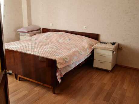 2 otaqlı köhnə tikili - Azadlıq Prospekti m. - 65 m²