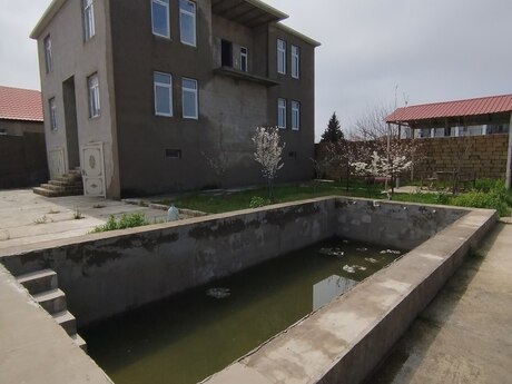 11 otaqlı həyət evi/bağ evi - Novxanı q. - 343.8 m²