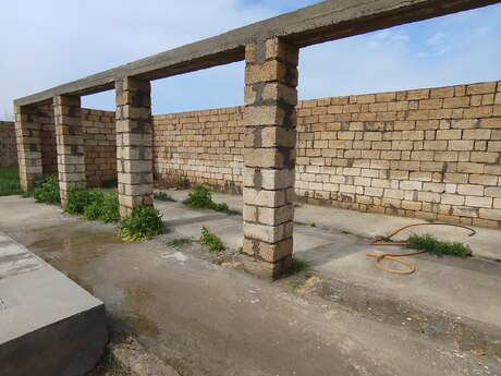 11 otaqlı həyət evi/bağ evi - Novxanı q. - 343.8 m²