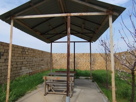11 otaqlı həyət evi/bağ evi - Novxanı q. - 343.8 m²