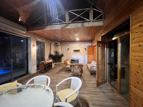 5 otaqlı həyət evi/bağ evi - Şüvəlan q. - 200 m²