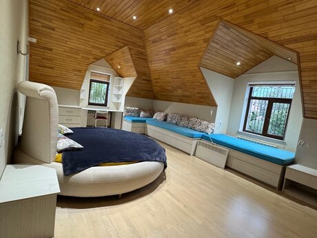 House with Garden, Villa For Rent