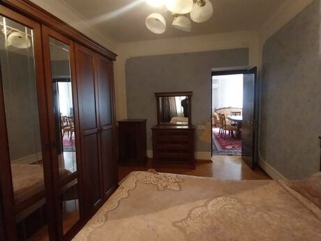 8 otaqlı həyət evi/bağ evi - Həzi Aslanov m. - 460 m²