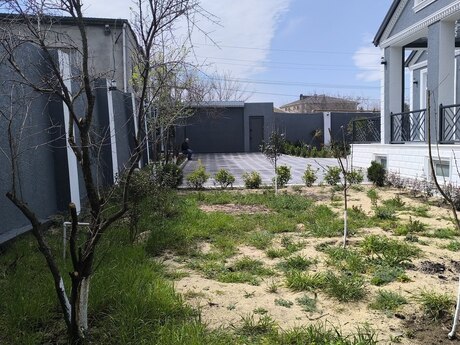4 otaqlı həyət evi/bağ evi - Novxanı q. - 150 m²