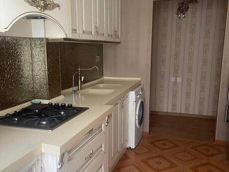 Объявление №6002157 - Баку, м. 28 мая, 3-комн., 105 м², 2/5 этаж