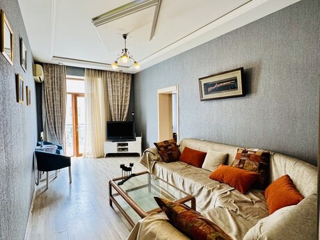 Elan №6002181 - Bakı, Sahil m., 2 otaqlı, 75 m², 4/4 mərtəbə