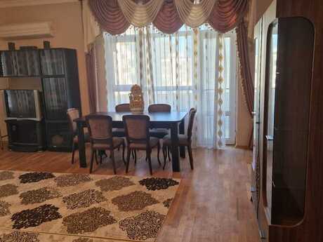 Объявление №6002263 - Баку, Сабаильский р., 3-комн., 140 м², 4/17 этаж