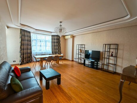 4 otaqlı yeni tikili - Nizami m. - 185 m²