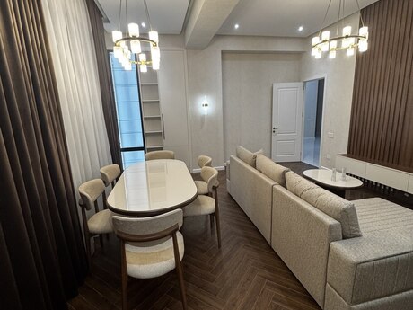 Satılır 3 otaqlı yeni tikili 125 m², Kubinka q.