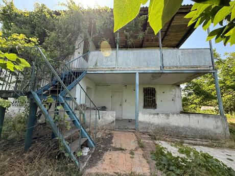 5 otaqlı həyət evi/bağ evi - Novxanı q. - 180 m²