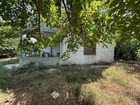 5 otaqlı həyət evi/bağ evi - Novxanı q. - 180 m²